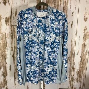 Huk Fishing, Blue and White Long Sleeve Tee. Size Large. Excellent condition!